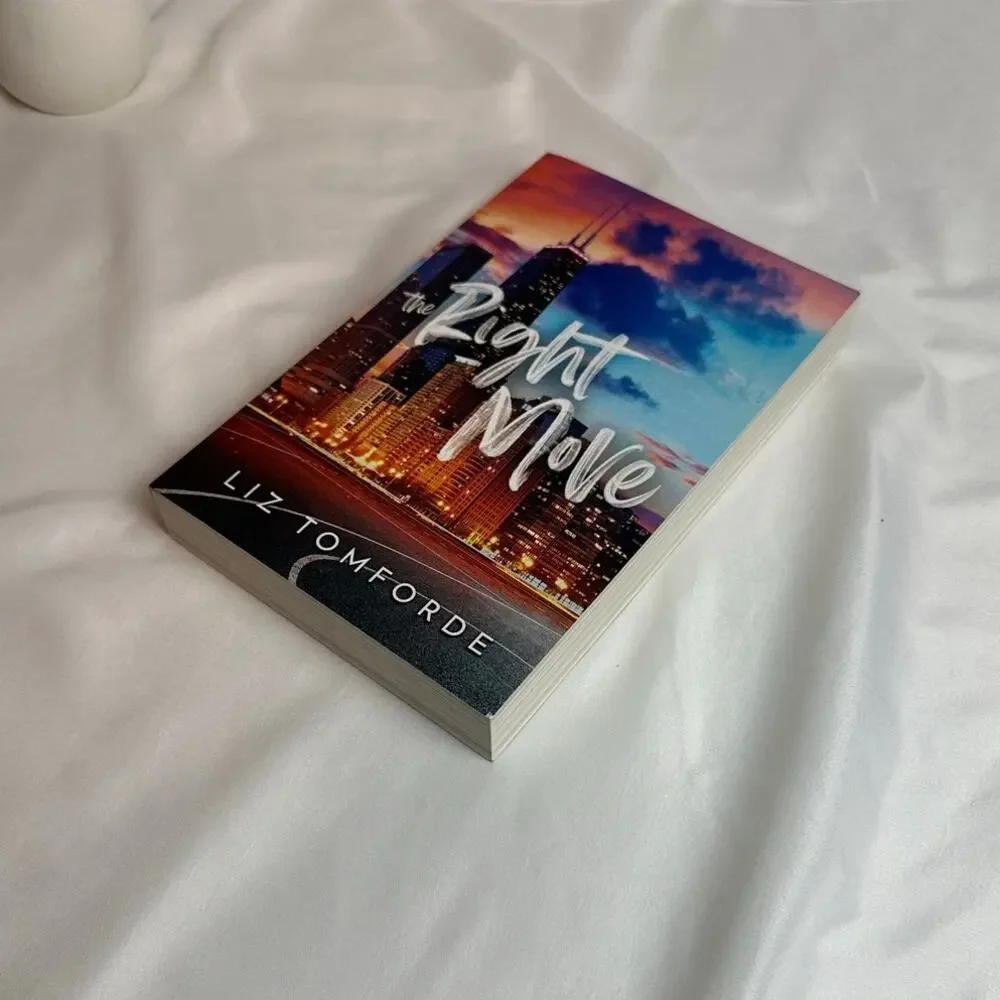 The Right Move Liz Tomforde OOP Indie Skyline Cover Paperback Windy City #2